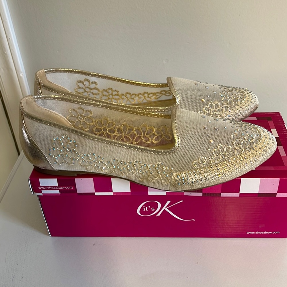 Beautiful gold flats for any occasion.